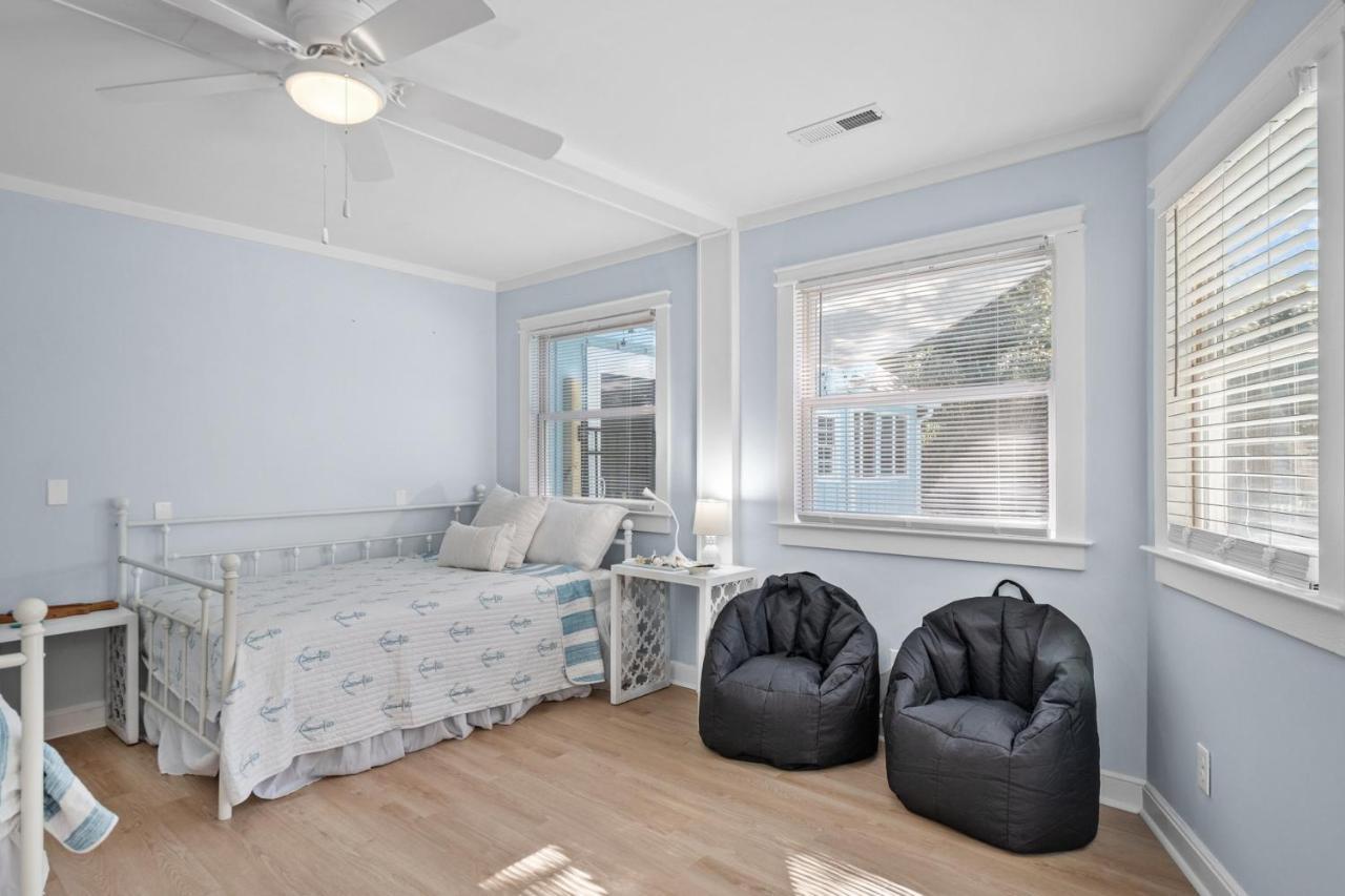 The Blue Lagoon Pine Knoll Shores Exterior foto