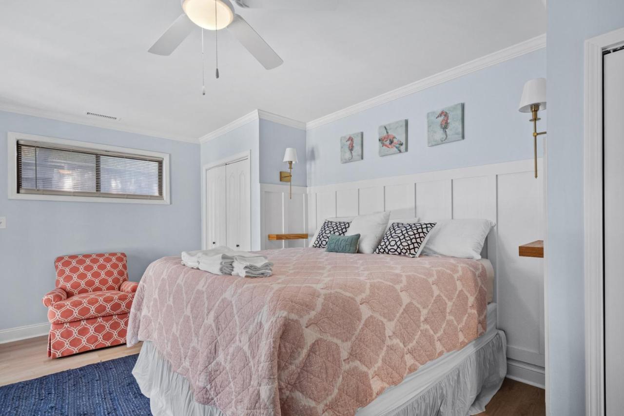 The Blue Lagoon Pine Knoll Shores Exterior foto